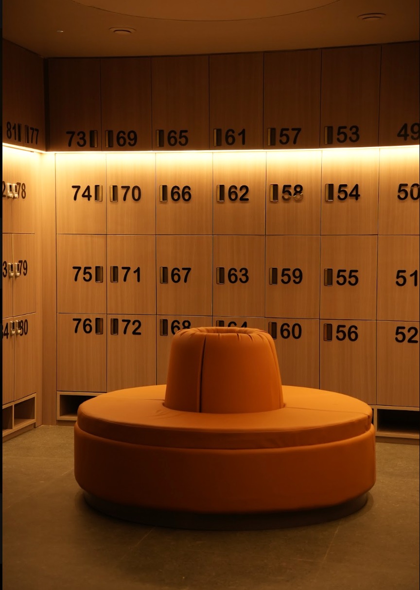 Executive Locker Lounge